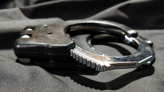 Cuffs asp hinge