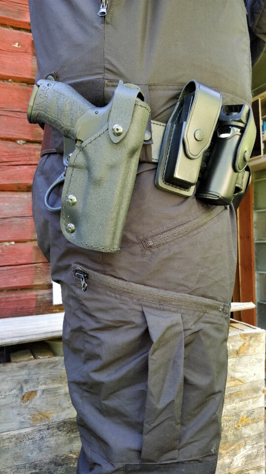 Belt the police guard