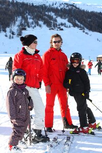 Ski family snow photo