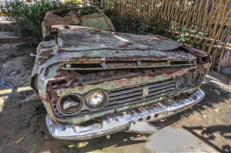 Car wreck molder rust