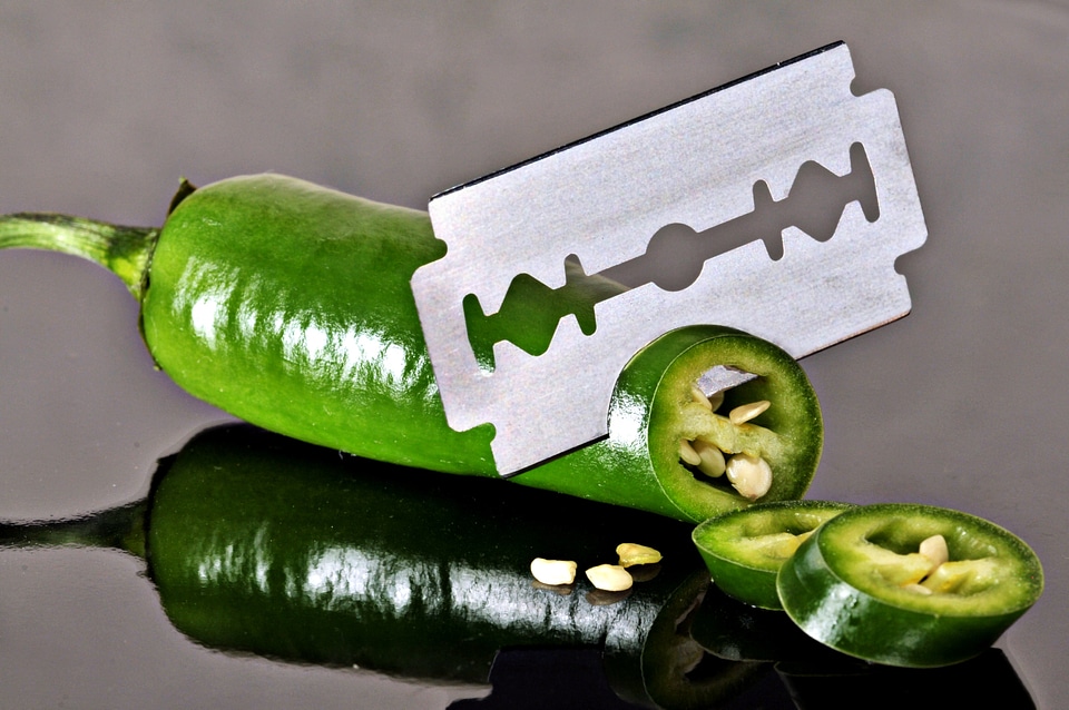 Cut knife razor blade