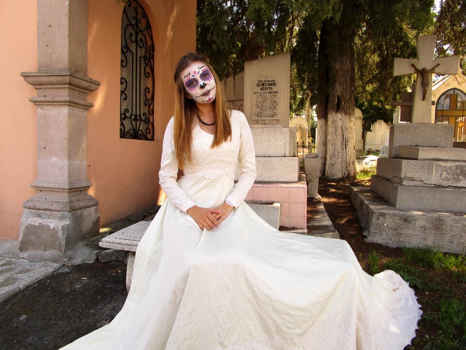 Morelia person tomb art