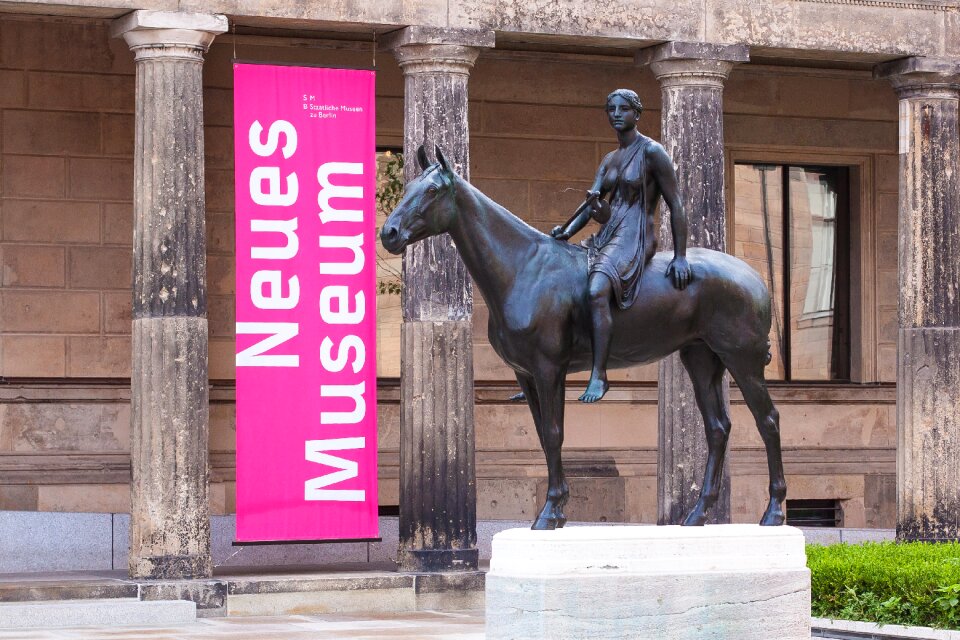 Sculpture amazone tuaillon