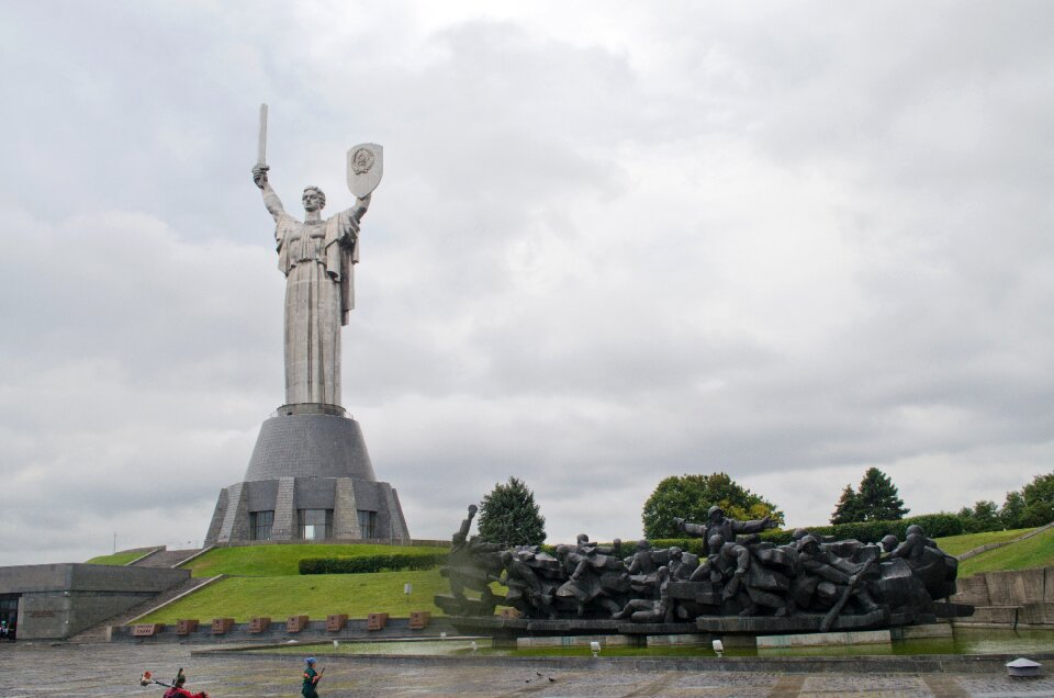 Monument statue freedom hill