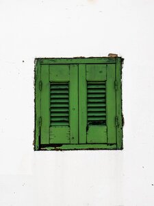 Decay wall architecture