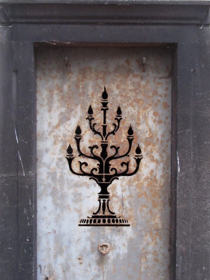 Memorial grave catacomb