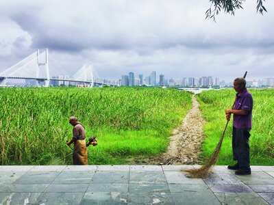 Cleaners weeding the yangtze river photo
