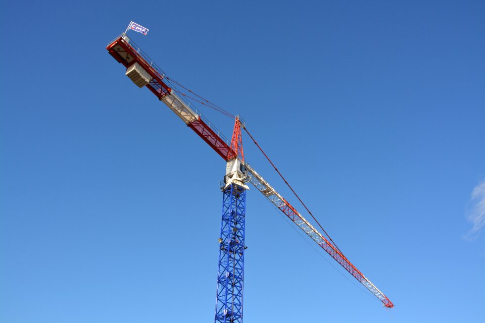Lifting machine building