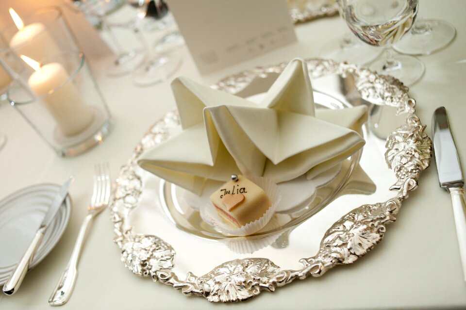 Eat restaurant cover