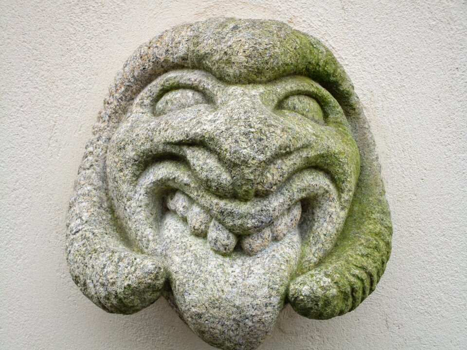 Stone sculpture cairn head