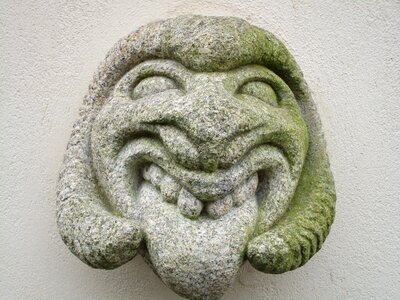 Stone sculpture cairn head