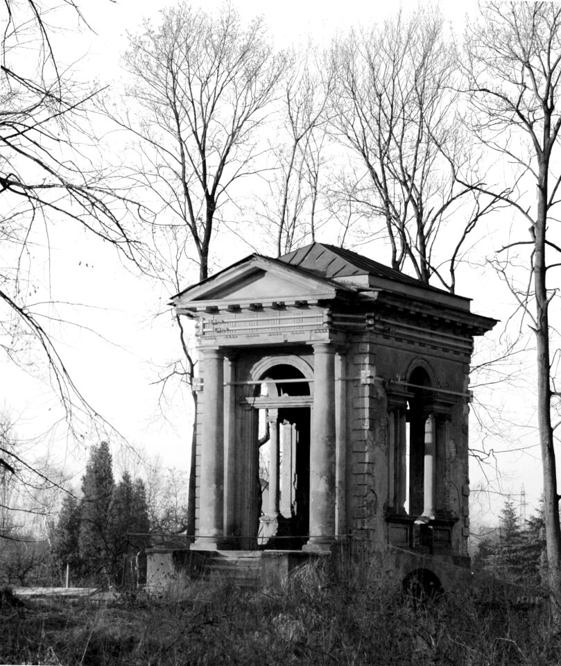 Basket case pavilion monochrome