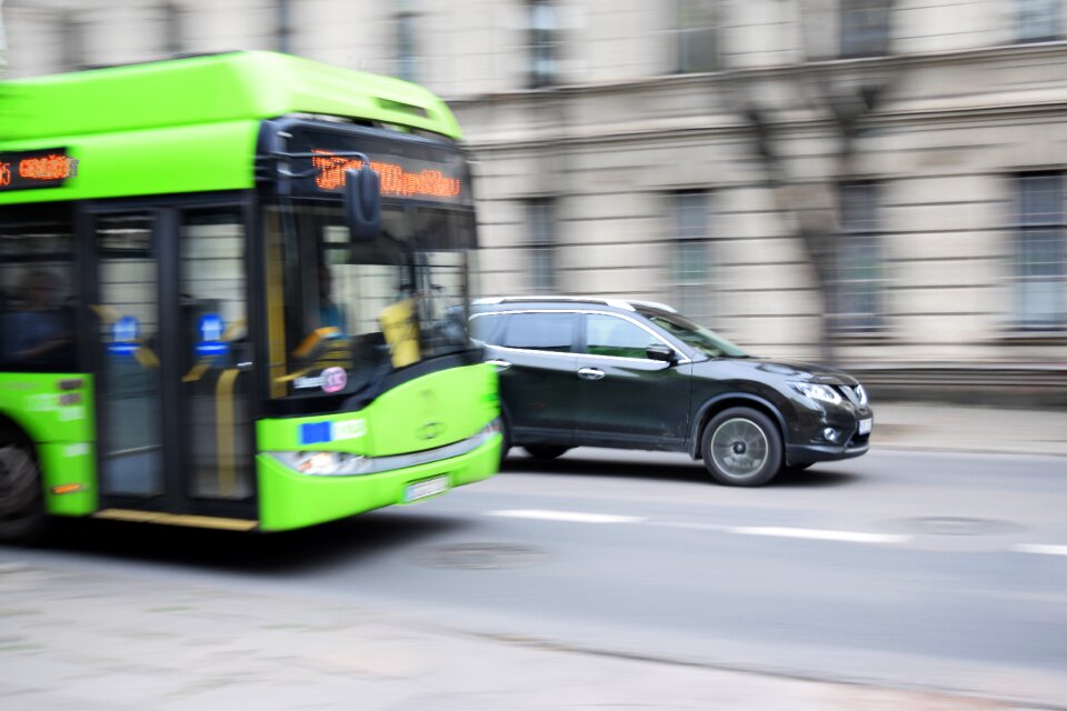 Traffic transport vehicle