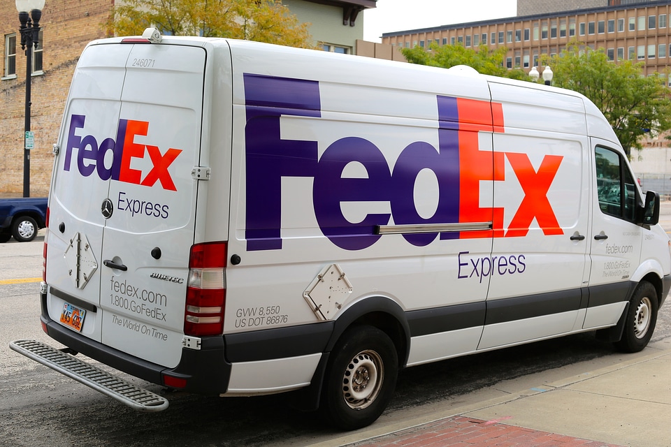 Delivery transport vehicle