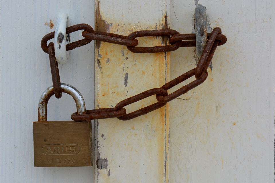 Necklace padlock rust