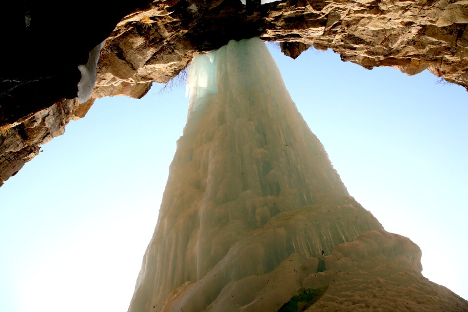 Icicle cascade threshold