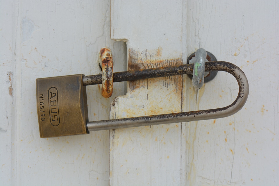 Necklace padlock rust