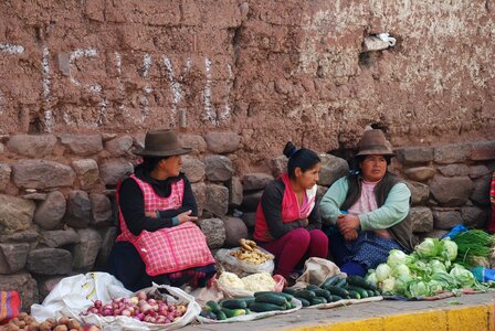 Peru dealer market women