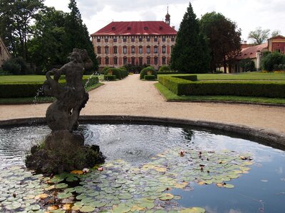 Mansion beautiful gardens fountain photo