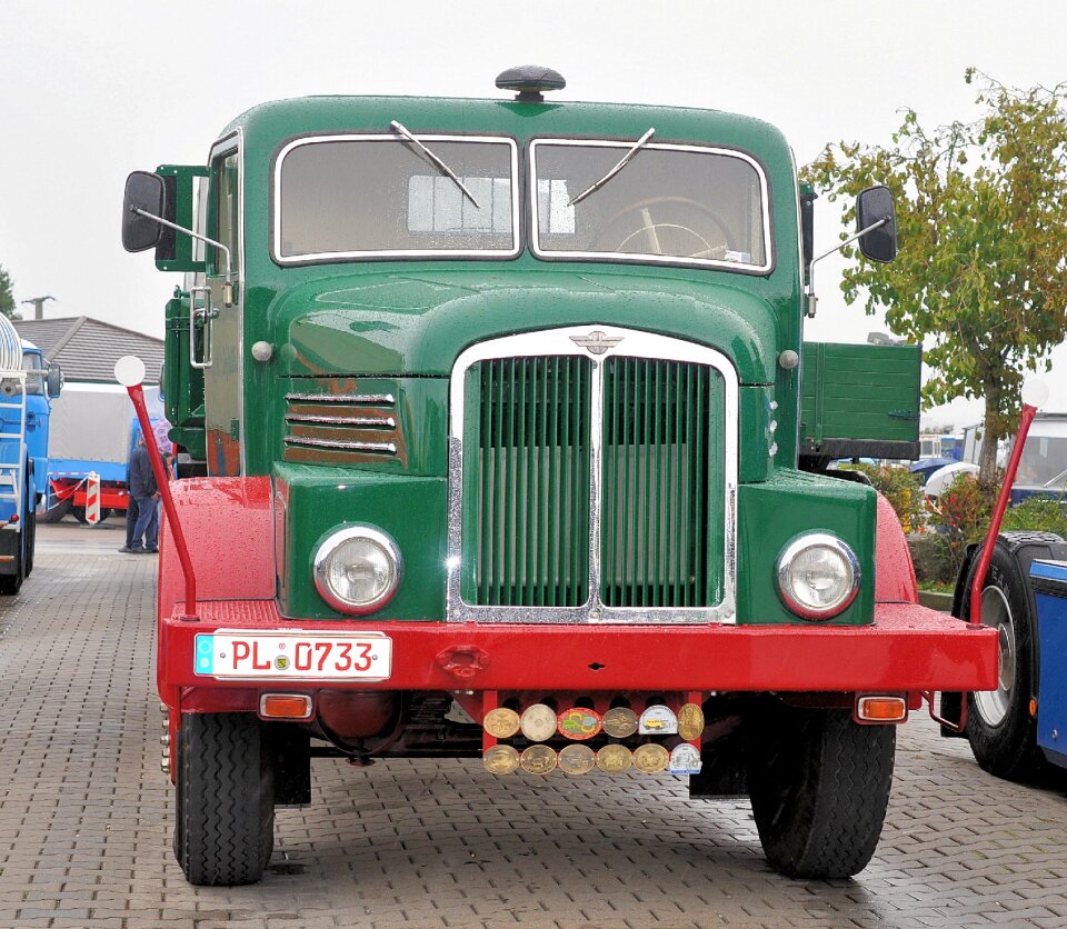 Truck vehicle commercial vehicle