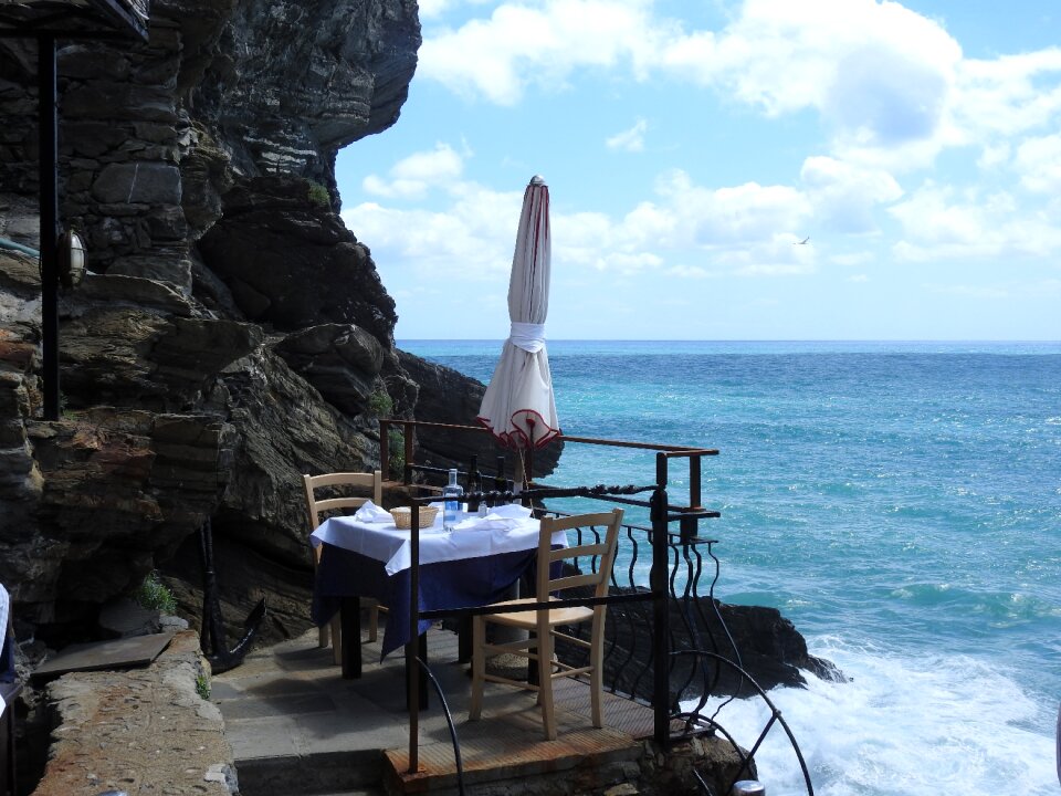 Monterosso bar sea