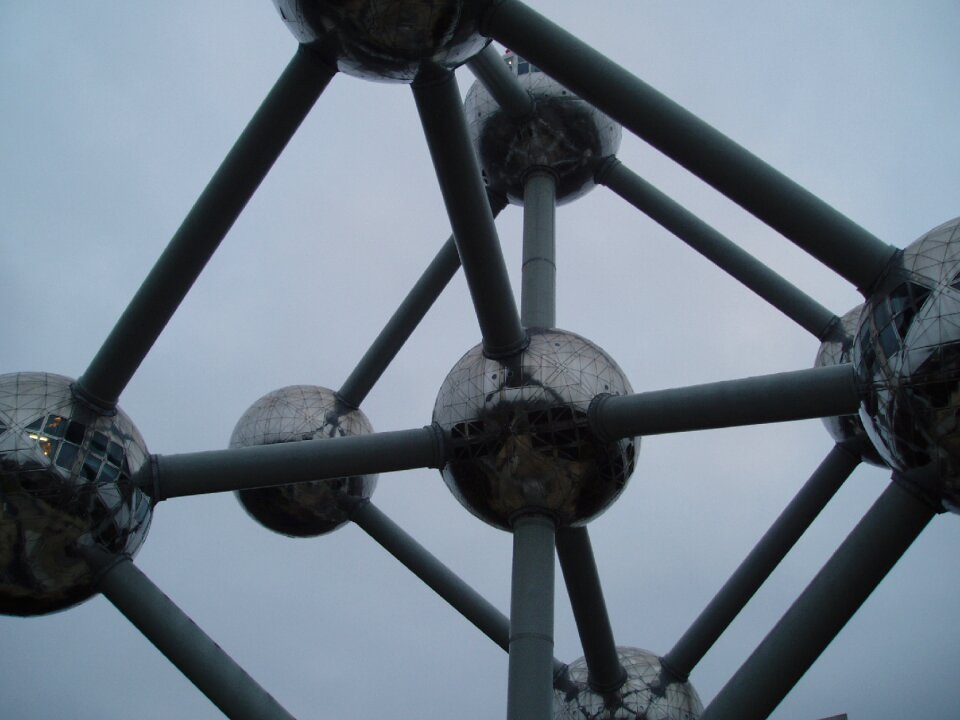 The atomium cell architecture