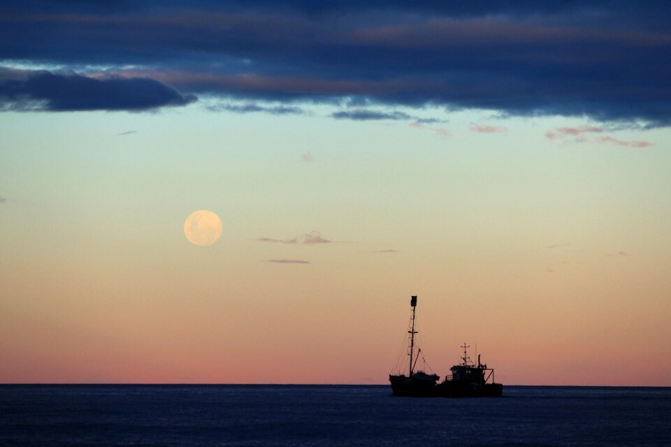 Ship moon moonrise
