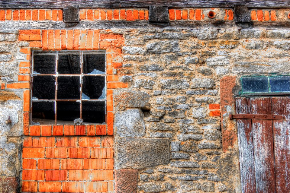 Wooden door stall stones