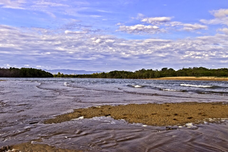 Saunders beach incoming tide
