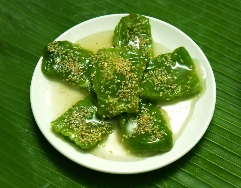 Cake insertion local vietnam