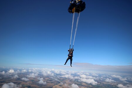 Jump skydiving