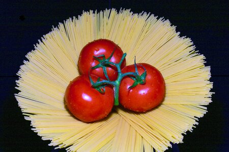Spaghetti tomatoes food photo