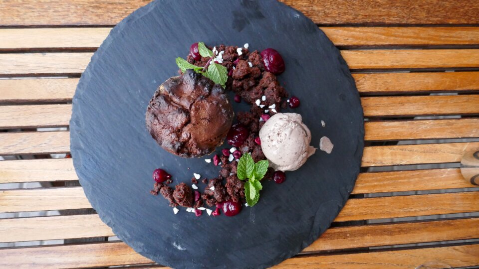 Dessert dine eat