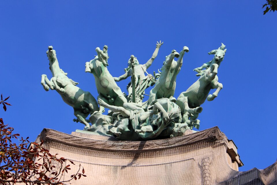 Paris grand palace sculpture