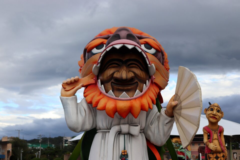 Mask dance tal anton