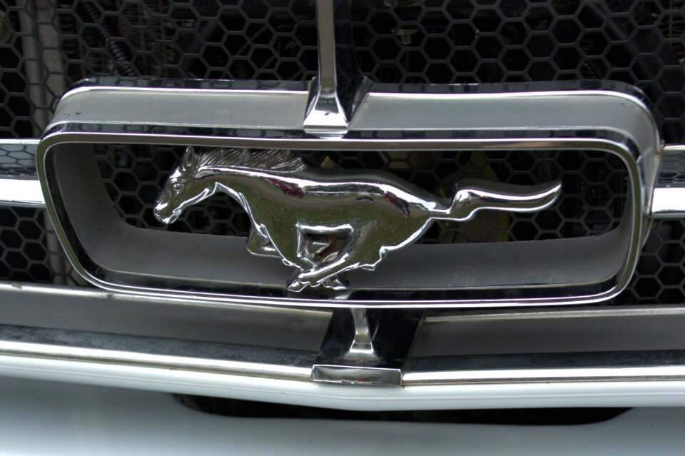 Car design symbol