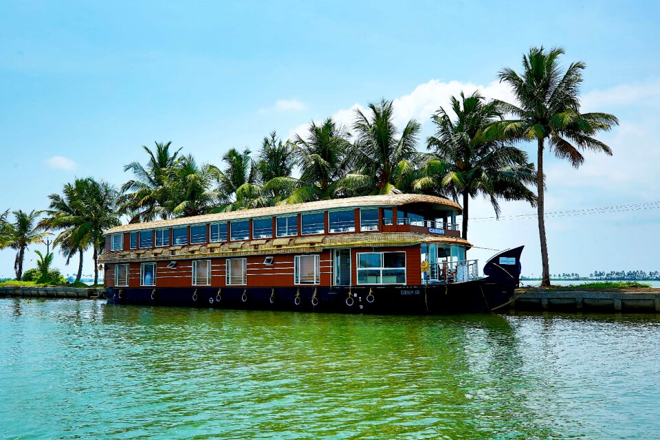 House boat building photo