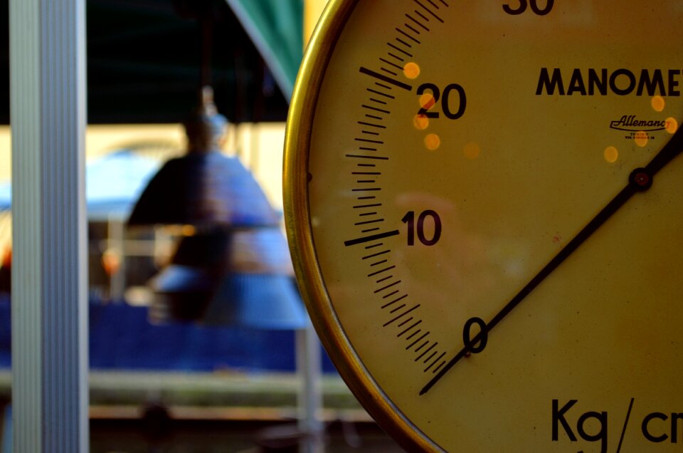 Manometer hand dial