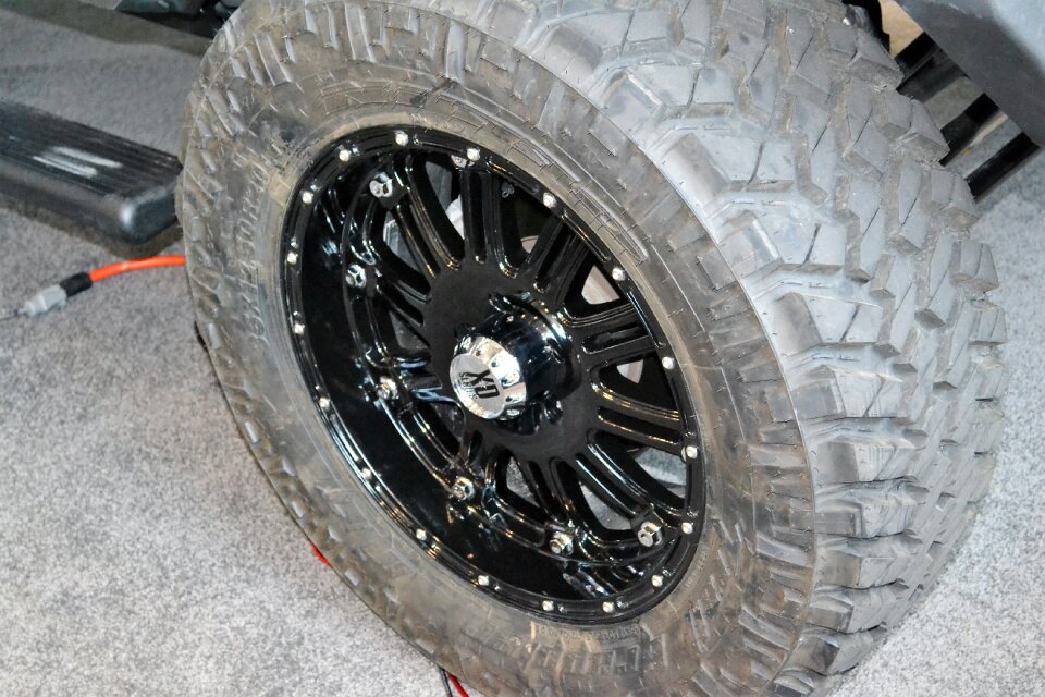 Wheel rims jeep photo