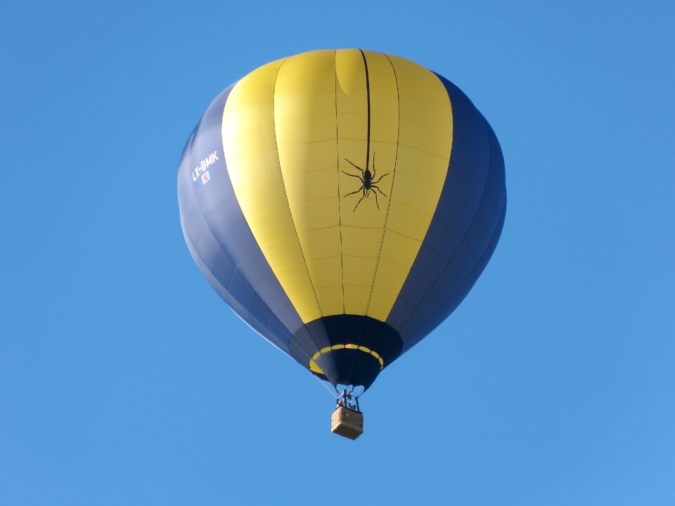 Sky flying hot air balloon ride