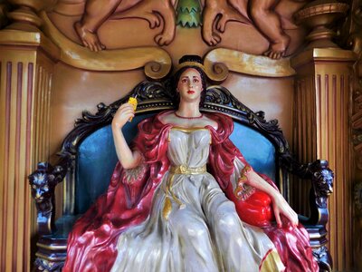 Queen royal