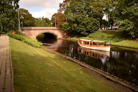 Bridge water tourism