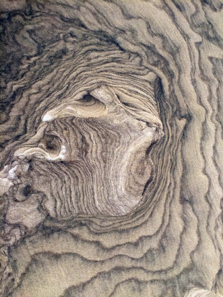 Background bottom-of-screen ripple