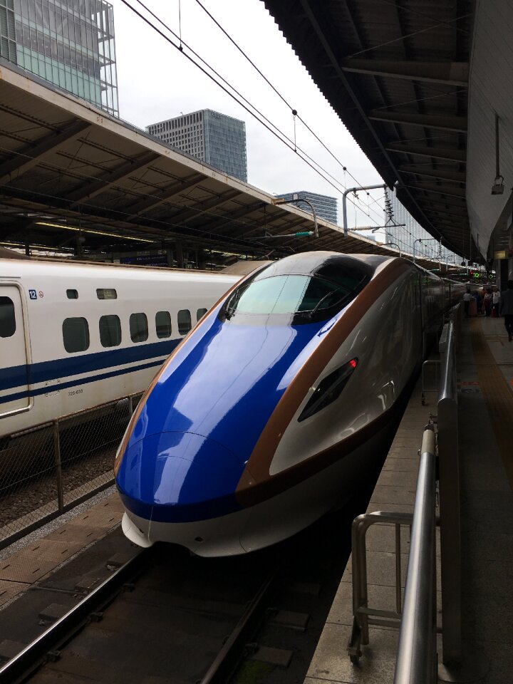 Jr east jr west tokyo station