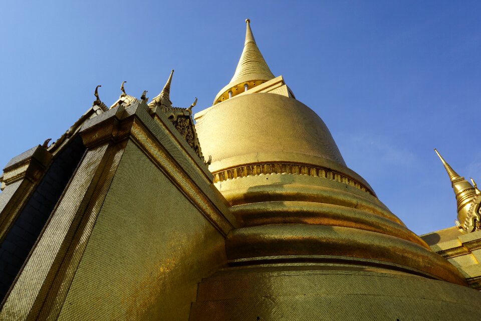 Temple golden thailand