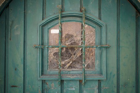 Green broken grid