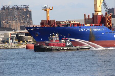 Sea transportation vessel