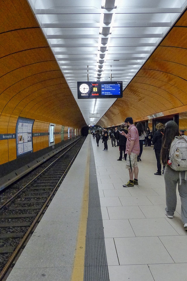 Metro tracks transportation
