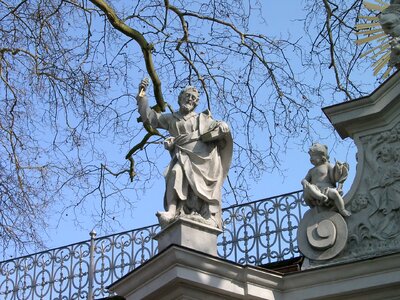 Statue art stone
