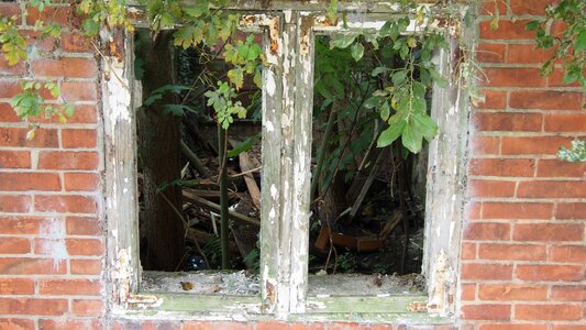 Old window decay abandoned